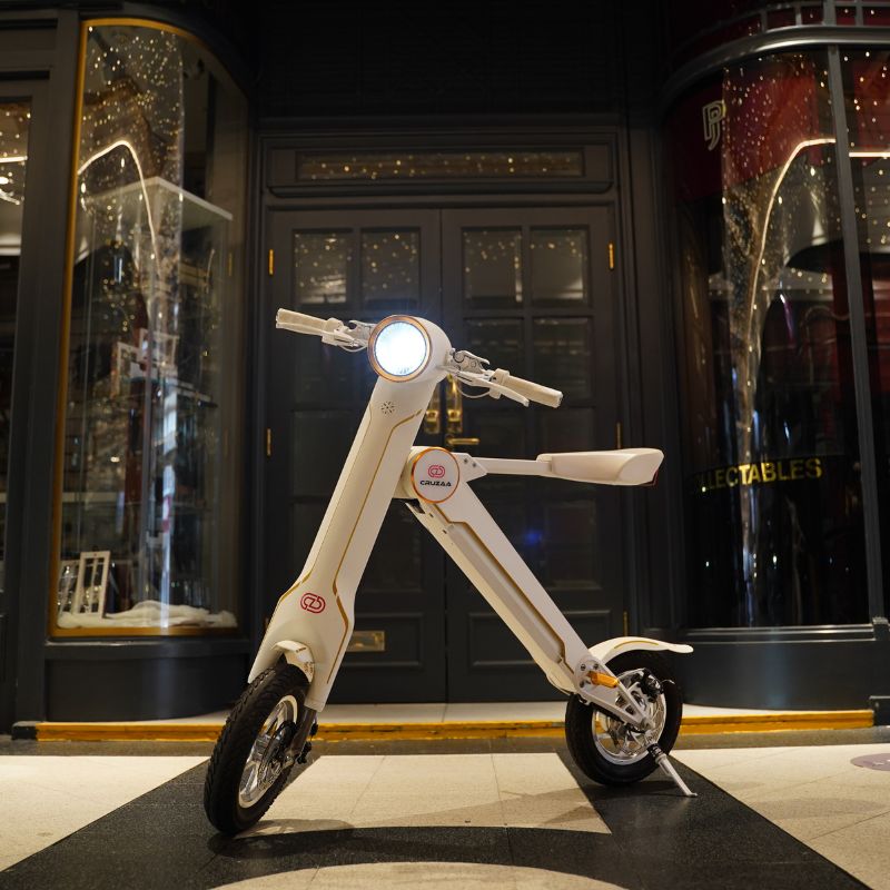 Cruzaa Carbon White Electric Scooter With Built-in Speakers & Bluetooth