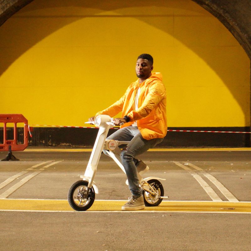 Cruzaa Carbon White Electric Scooter With Built-in Speakers & Bluetooth